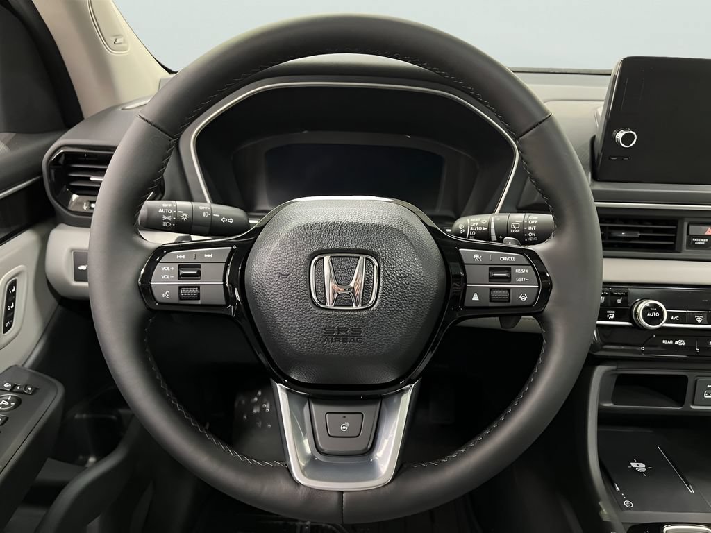 Used 2025 Honda Pilot Elite image 12