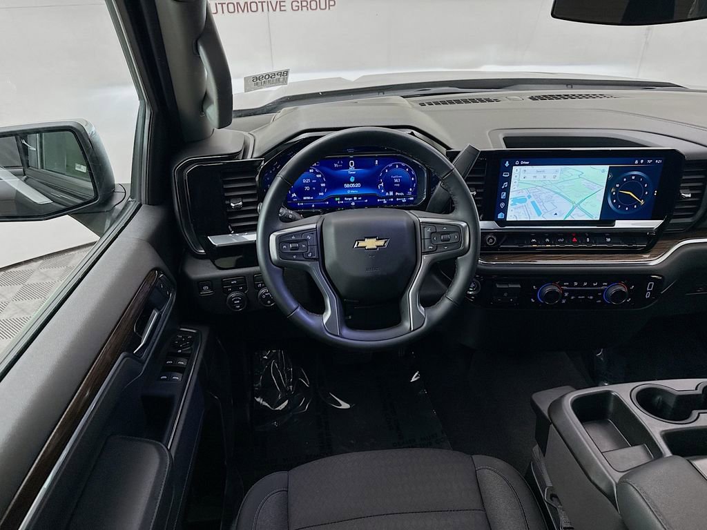 Used 2025 Chevrolet Silverado 1500 LT AWD/4WD image 25