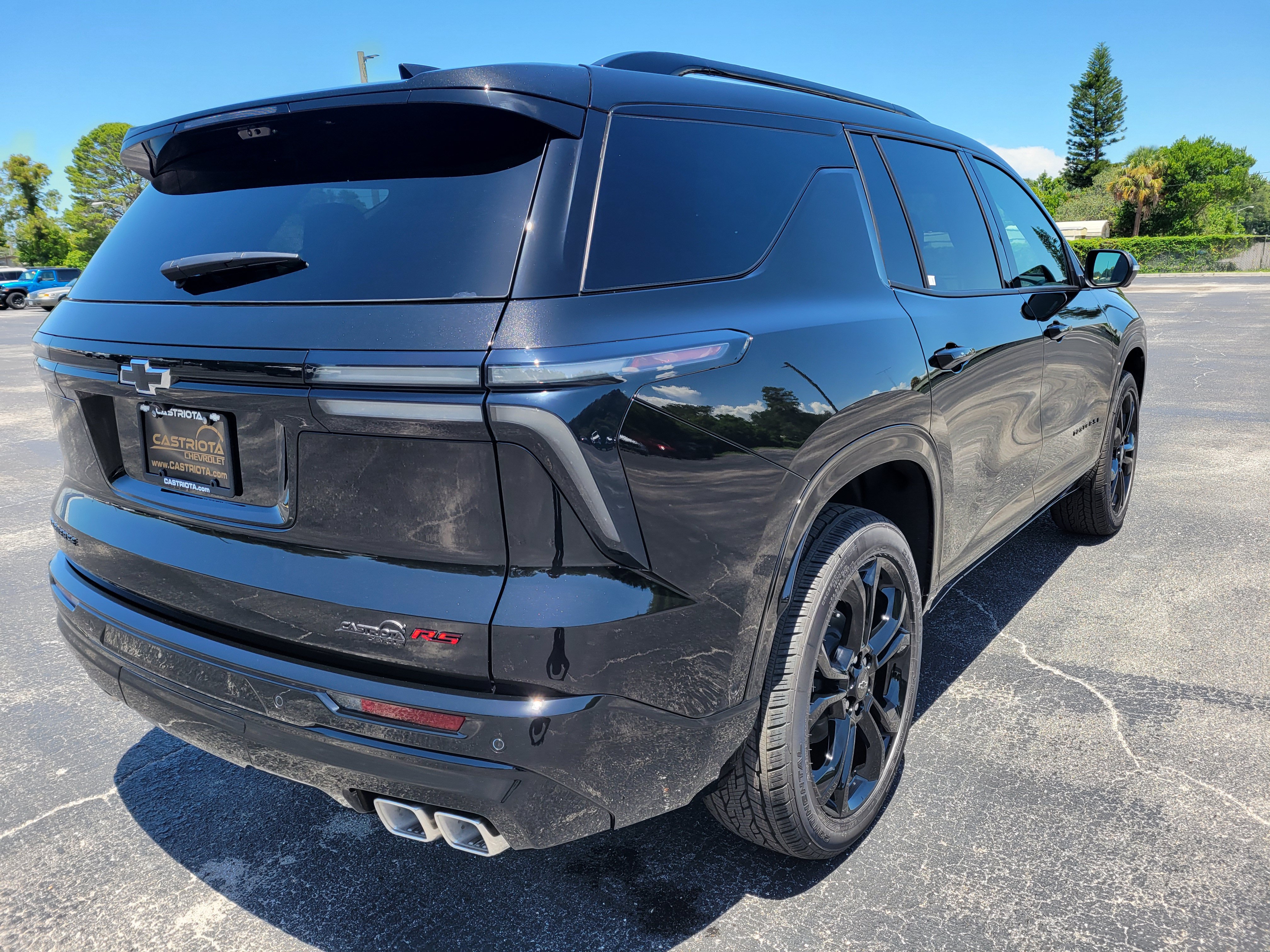 New 2027 Chevrolet Traverse RS w/ LPO, Floor Liner Package FWD image 5