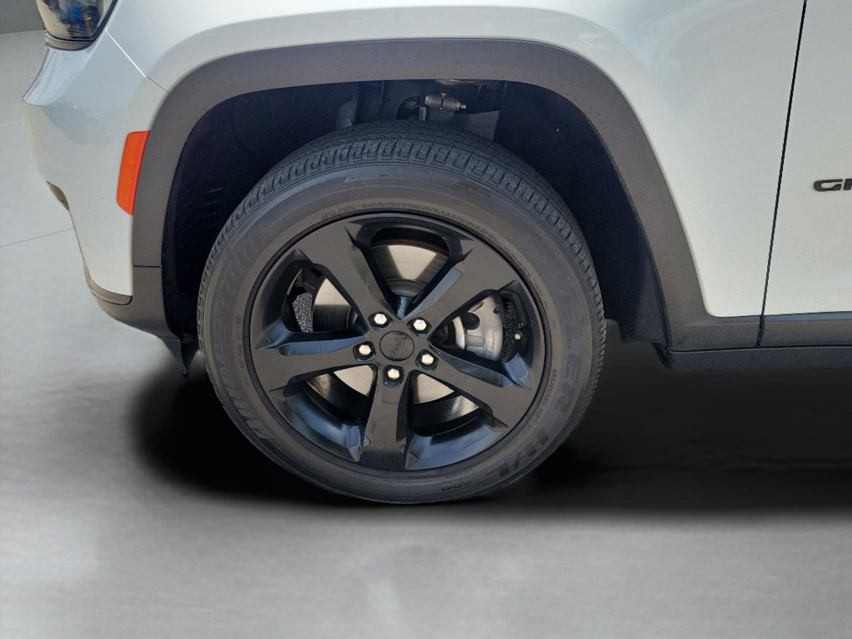Used 2023 Jeep Grand Cherokee L Laredo AWD/4WD image 32