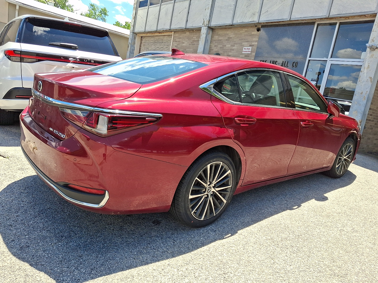 Certified 2024 Lexus ES 250 w/ Premium Package AWD/4WD image 4