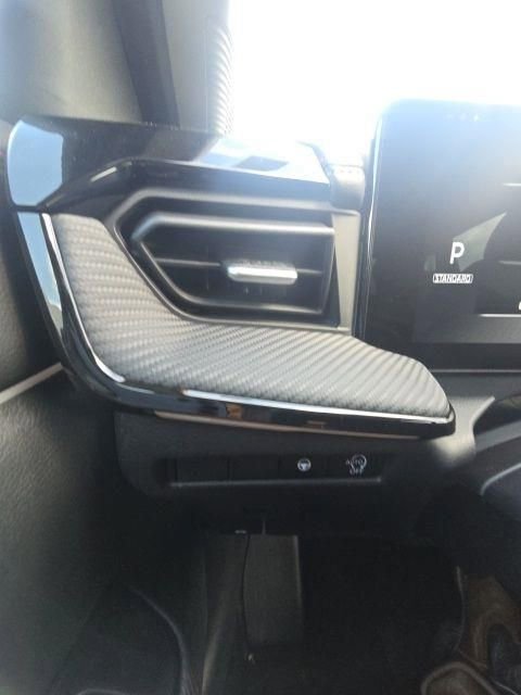 New 2025 Nissan Kicks SR FWD image 25