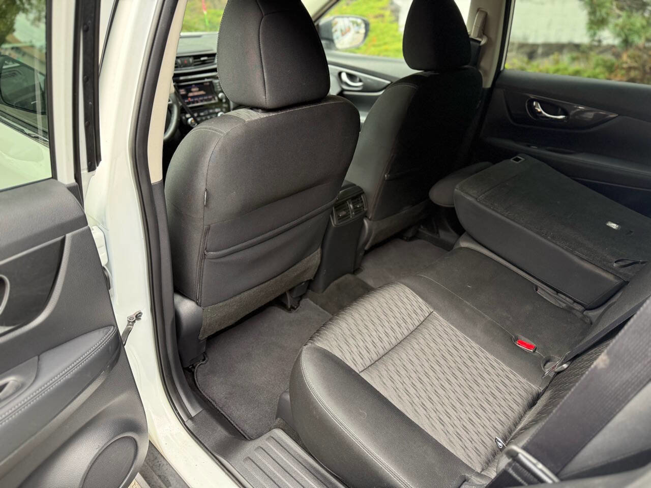 Used 2019 Nissan Rogue SV AWD/4WD image 37