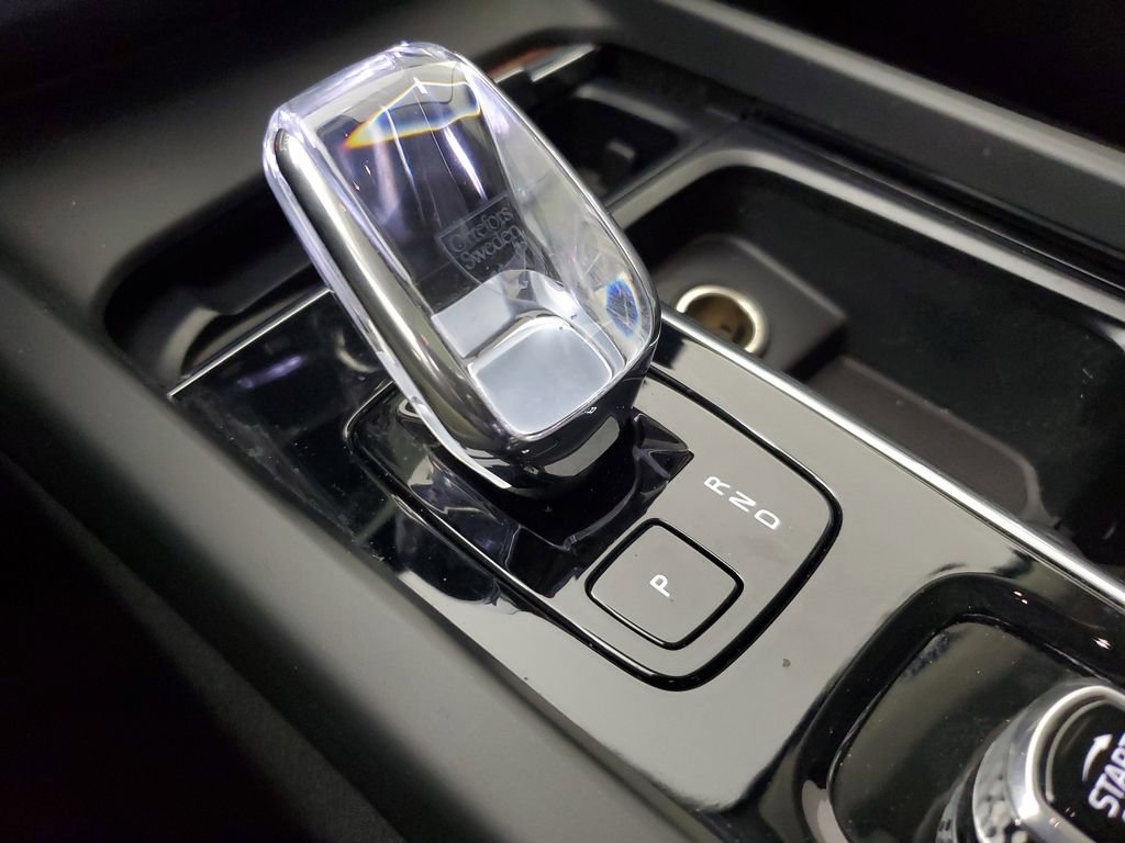 Used 2023 Volvo XC60 B5 Ultimate w/ Climate Package FWD image 32