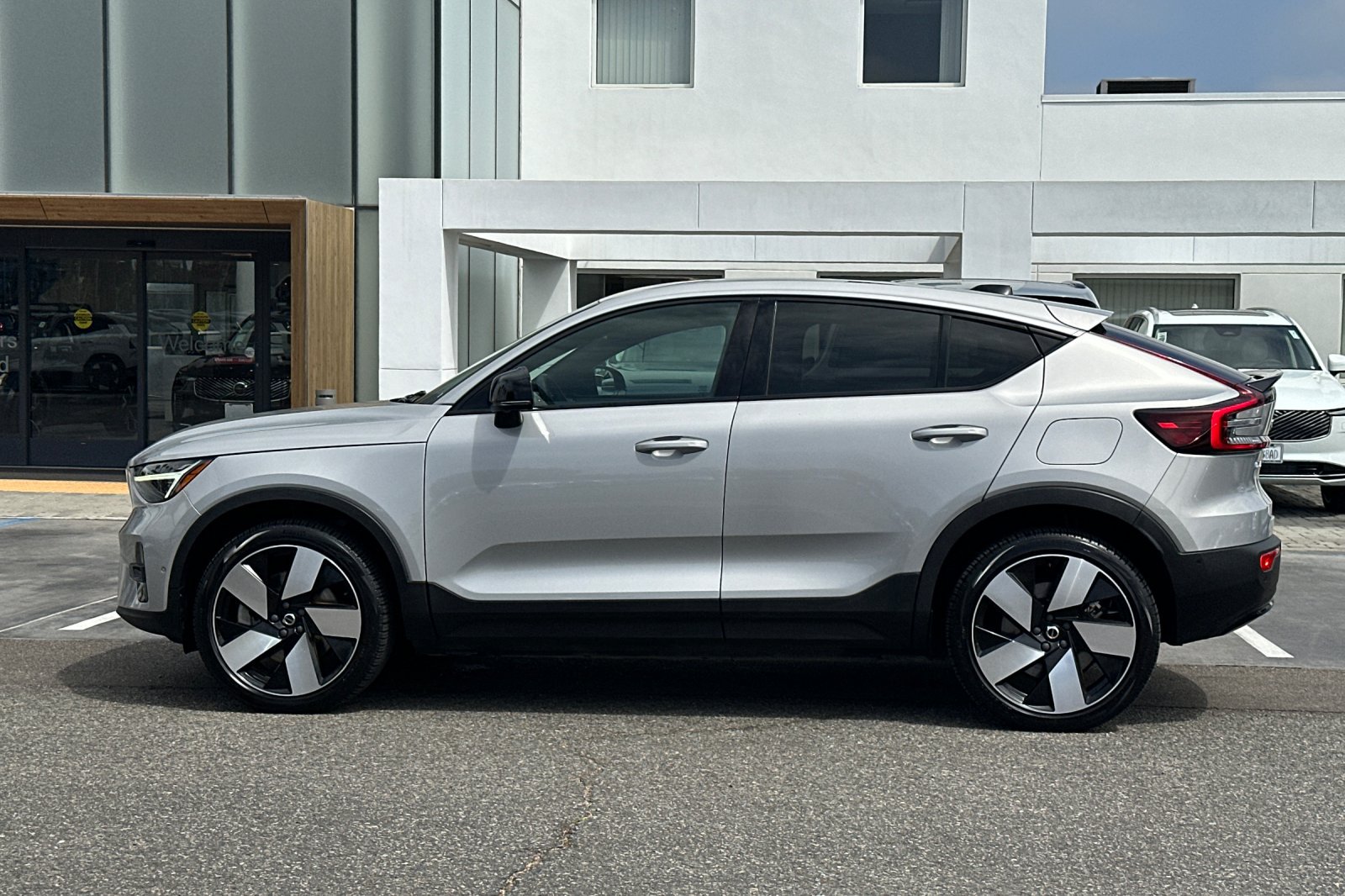 Certified 2023 Volvo C40 P8 Recharge Ultimate w/ Protection Package Premier AWD/4WD image 7