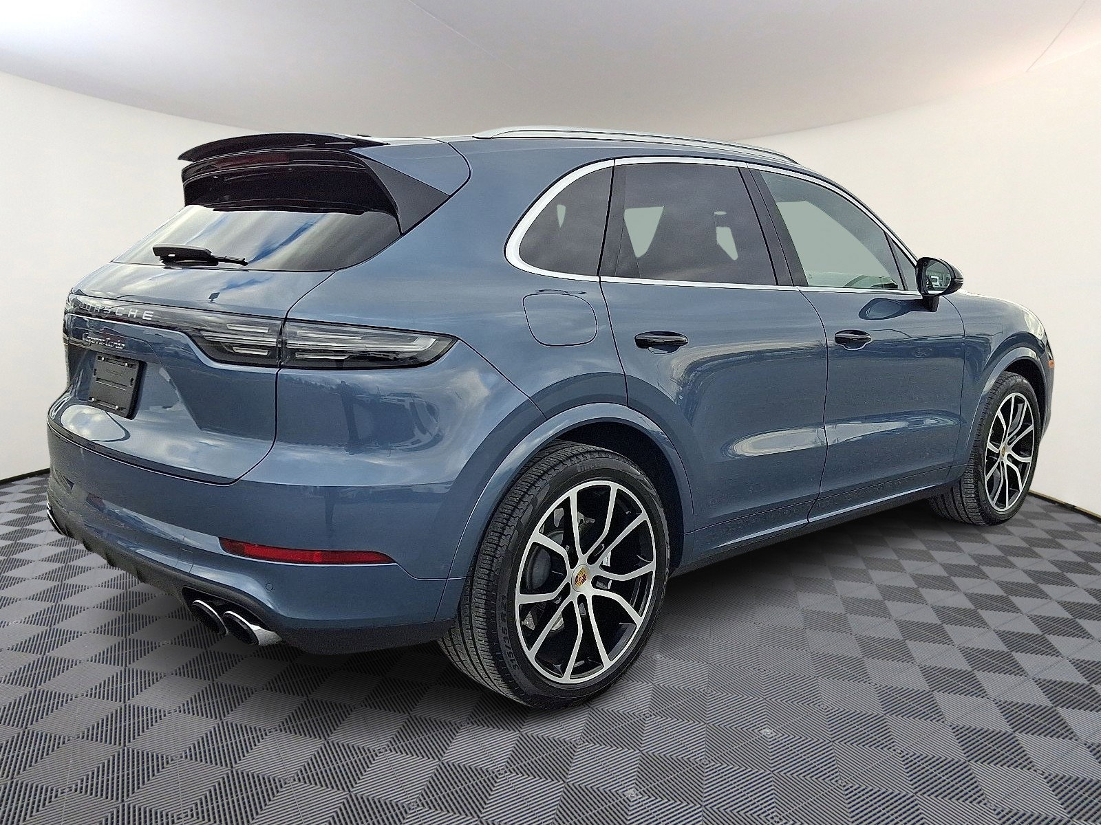 Used 2019 Porsche Cayenne Turbo image 4