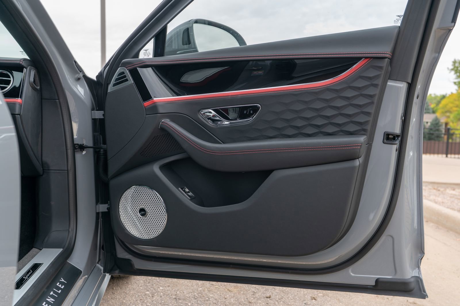 New 2025 Bentley Flying Spur Plug-In Hybrid image 42