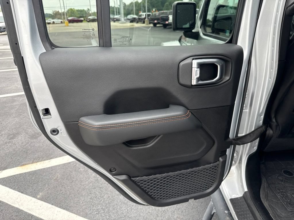 Used 2023 Jeep Gladiator Mojave w/ LED Lighting Group AWD/4WD image 13