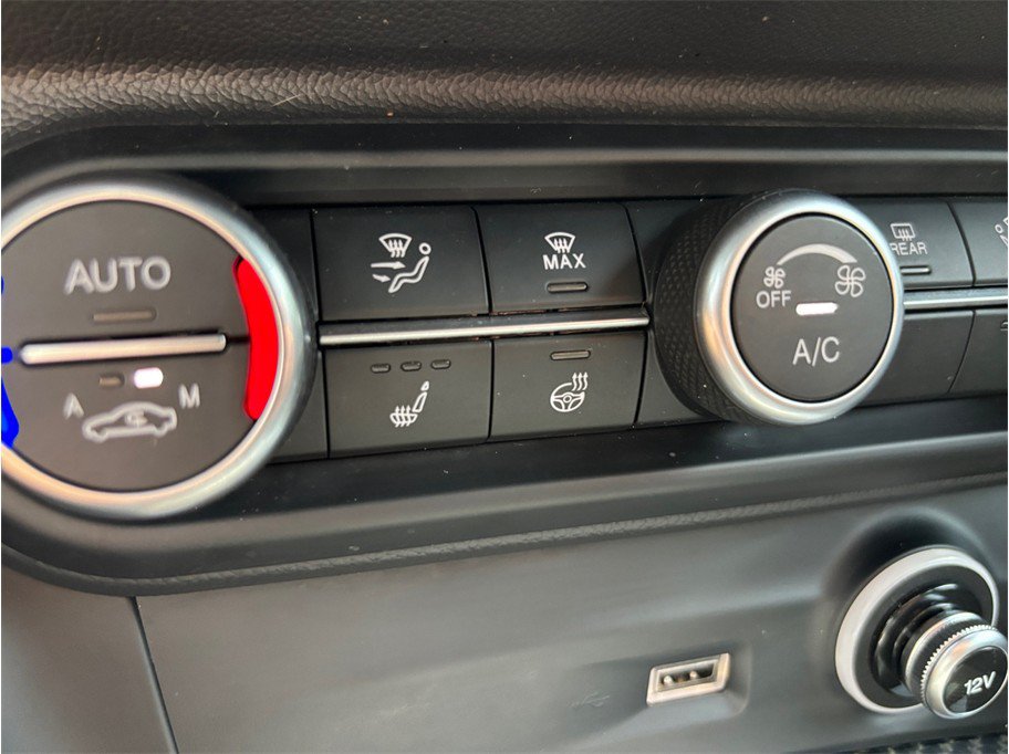 Used 2023 Alfa Romeo Stelvio Estrema AWD/4WD image 35