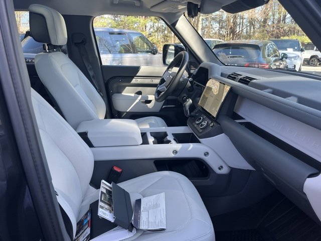 Used 2026 Land Rover Defender 110 X-Dynamic SE image 11