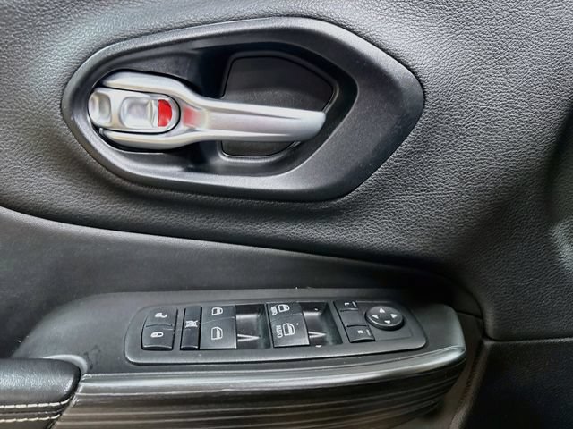 Used 2015 Jeep Cherokee Limited FWD image 16