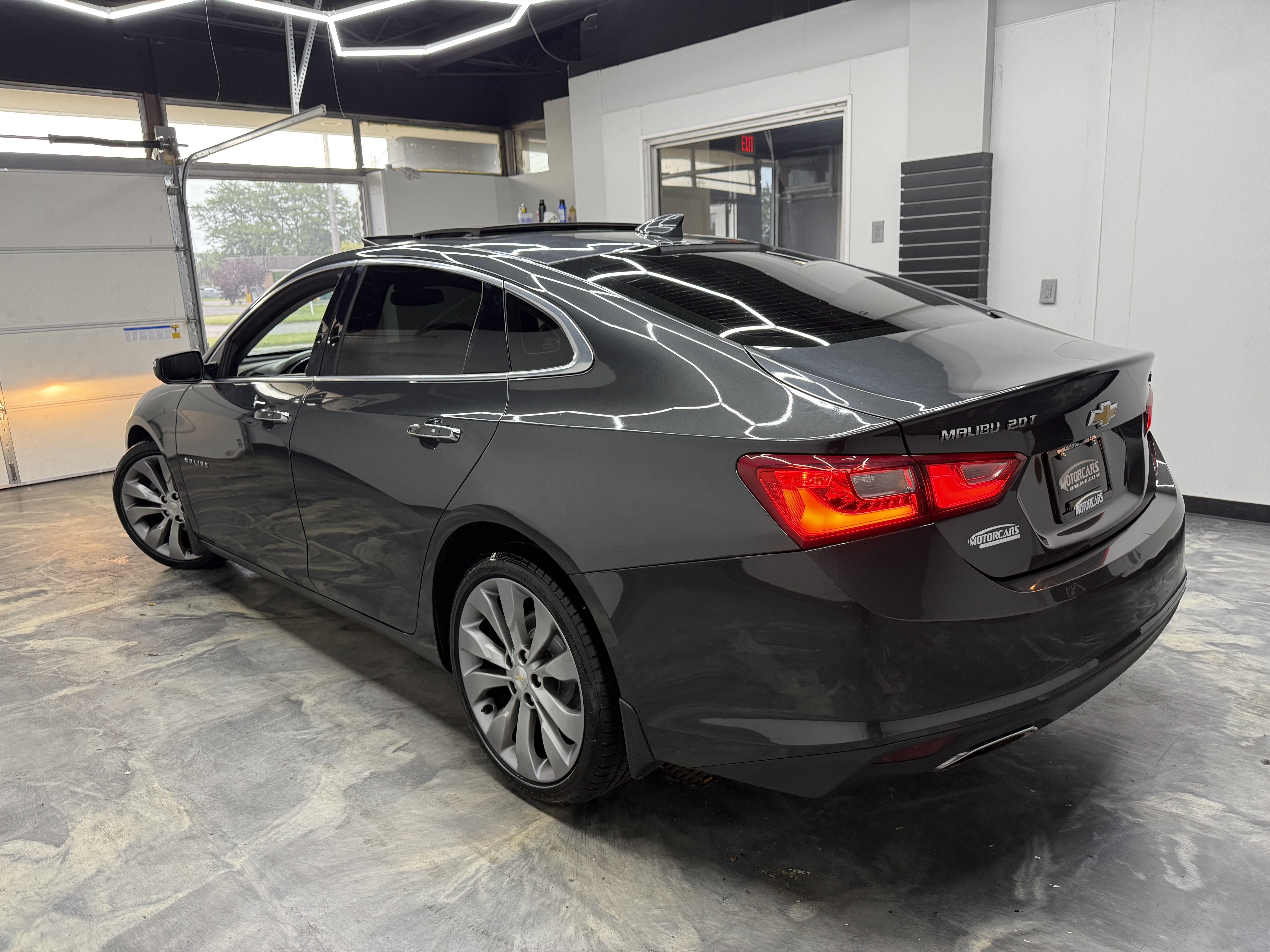 Used 2017 Chevrolet Malibu Premier w/ Premier Sun and Wheel Package FWD image 3