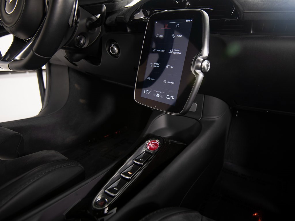 Used 2024 McLaren Artura image 25