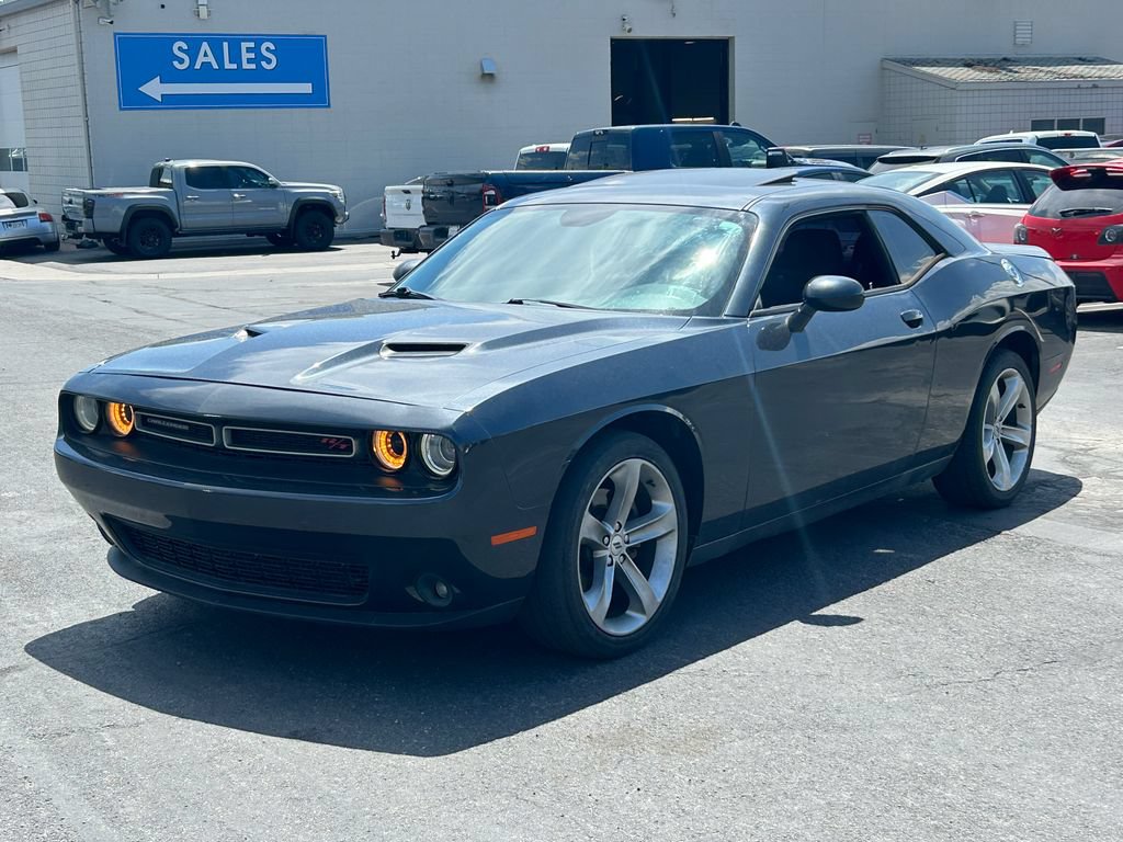 Used 2018 Dodge Challenger R/T RWD image 8