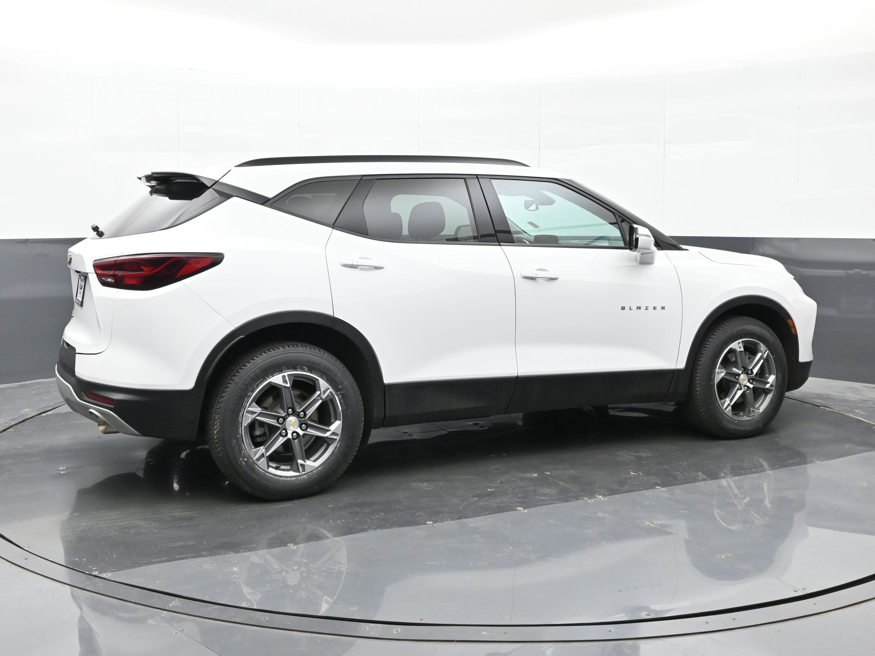 Used 2023 Chevrolet Blazer LT AWD/4WD image 4