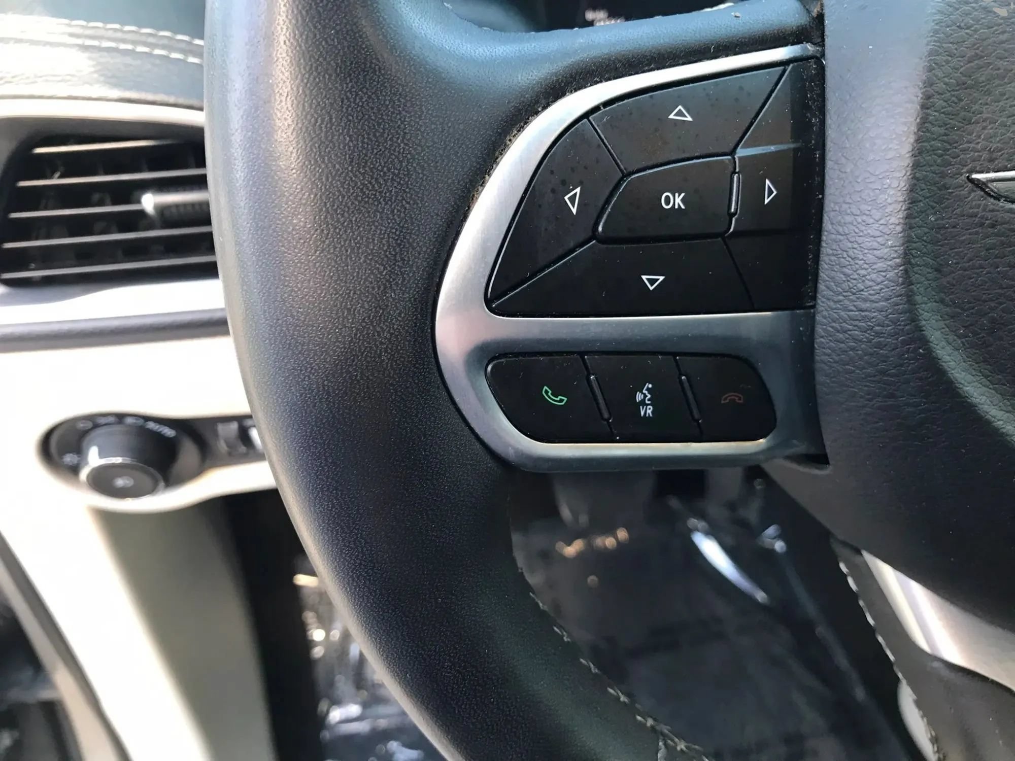 Used 2023 Chrysler Pacifica Touring-L FWD image 17