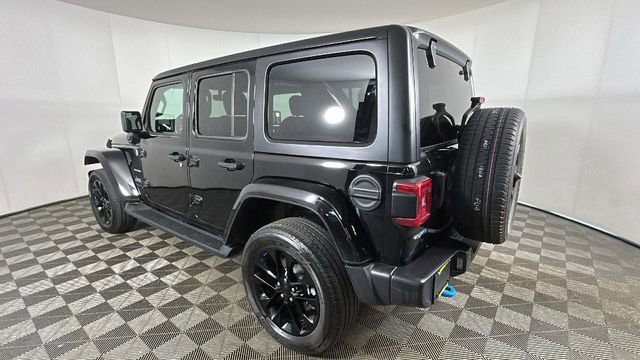 Used 2023 Jeep Wrangler Unlimited Sahara w/ Cold Weather Group AWD/4WD image 5
