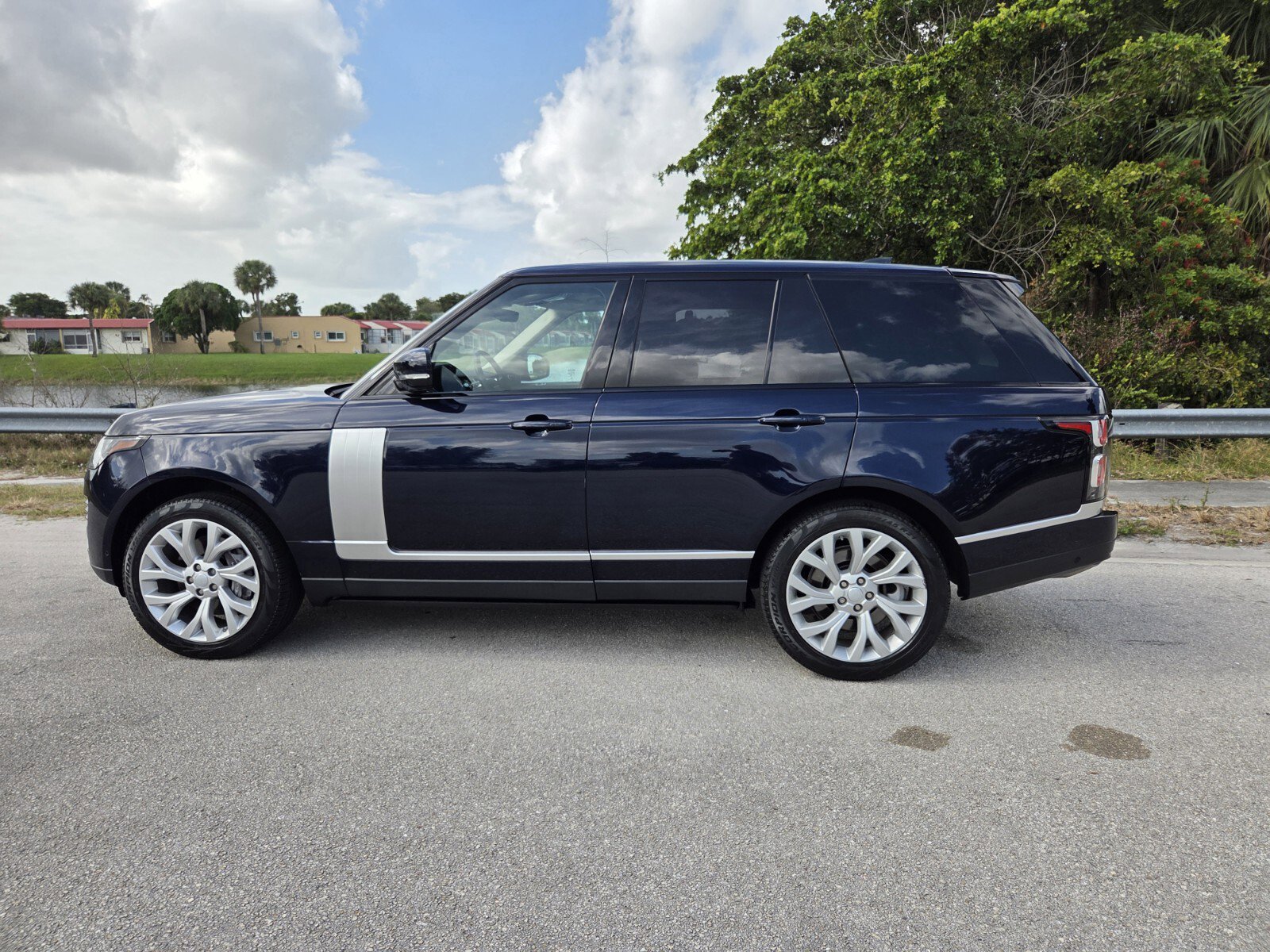 Used 2020 Land Rover Range Rover HSE image 7