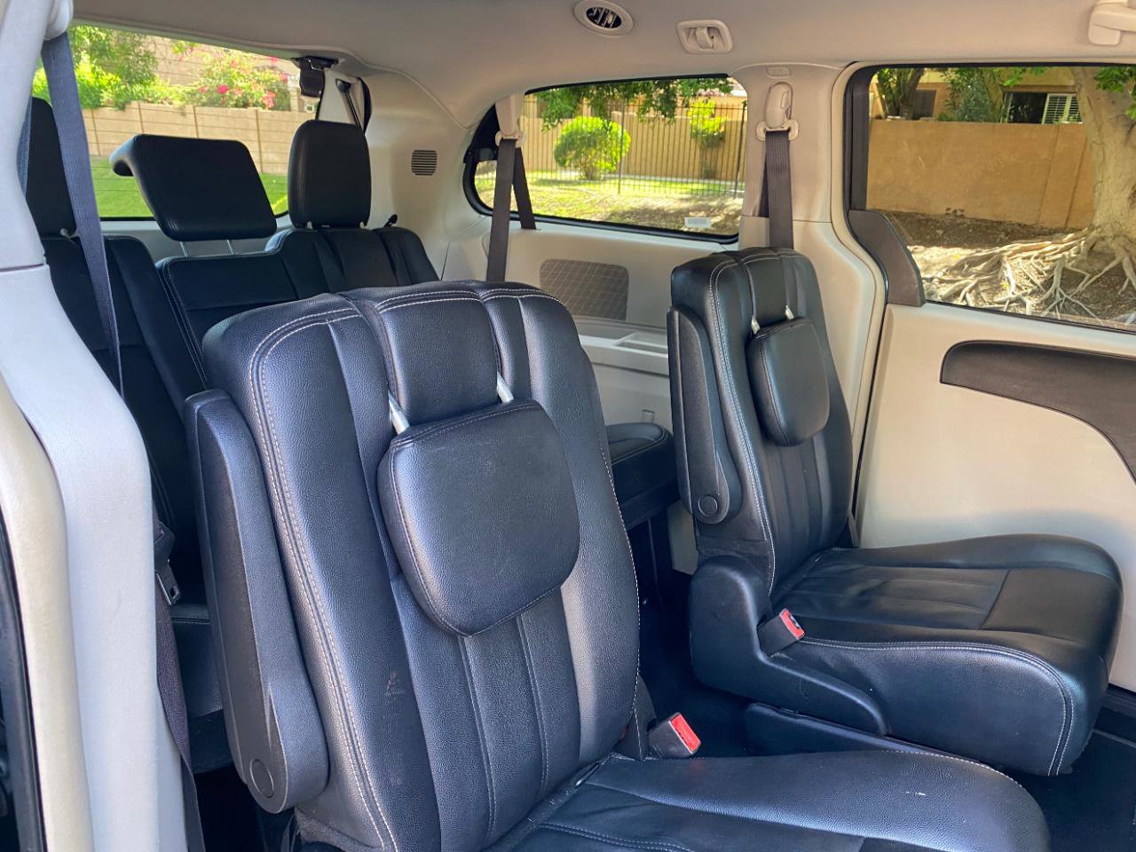 Used 2016 Chrysler Town & Country Touring FWD image 48