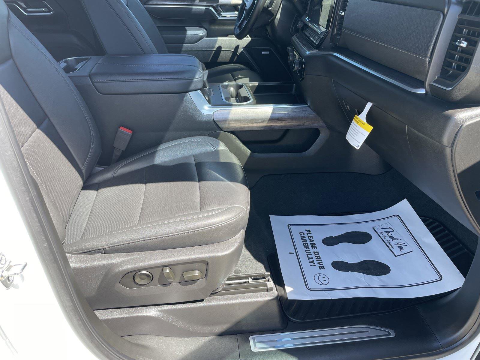 Used 2025 Chevrolet Silverado 3500 LTZ w/ LTZ Texas Edition image 32