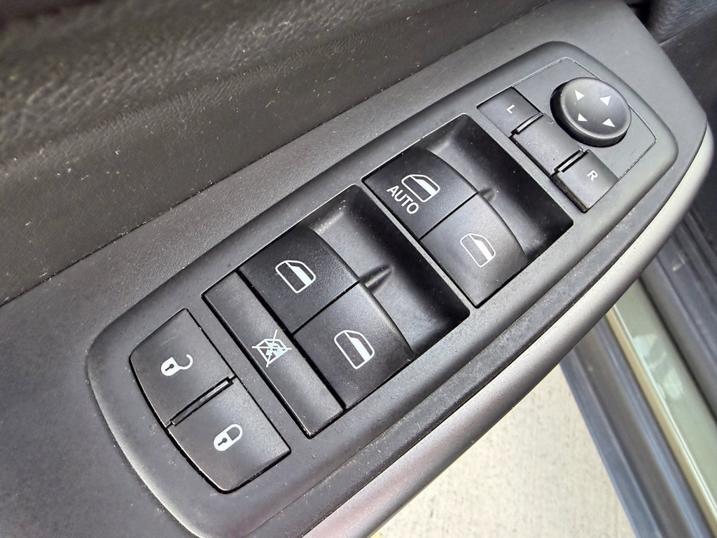 Used 2019 Jeep Cherokee Latitude w/ Popular Appearance Group image 12