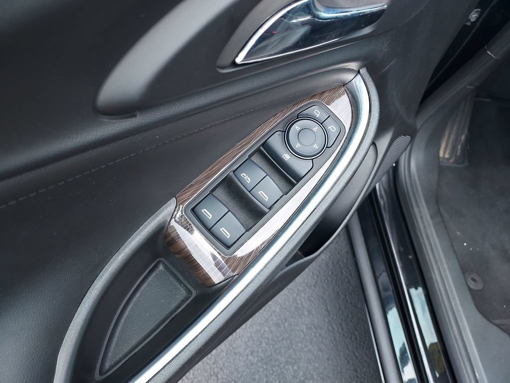 Used 2023 Chevrolet Malibu LT w/ Redline Edition FWD image 11