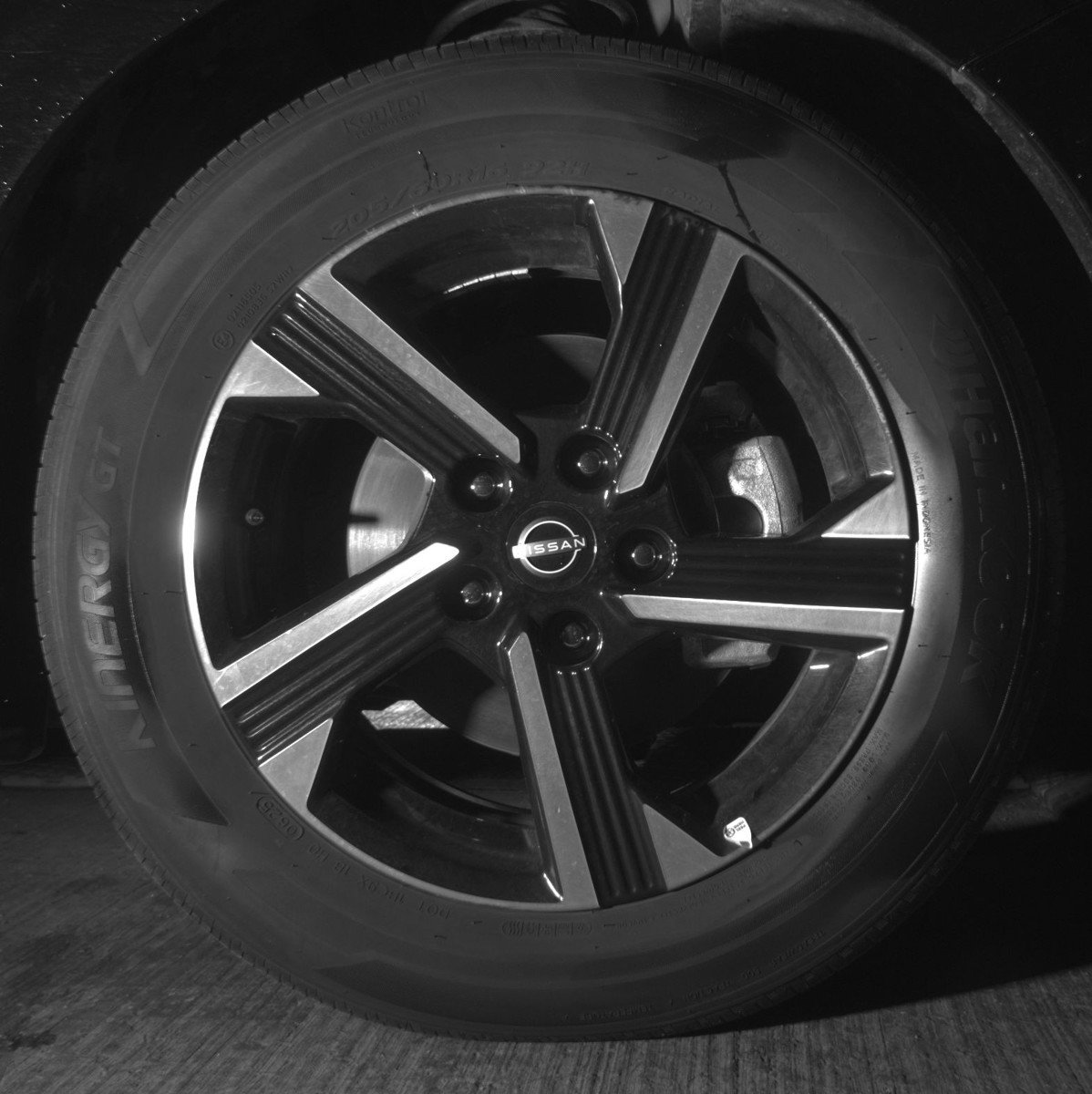 Used 2025 Nissan Sentra SV FWD image 13