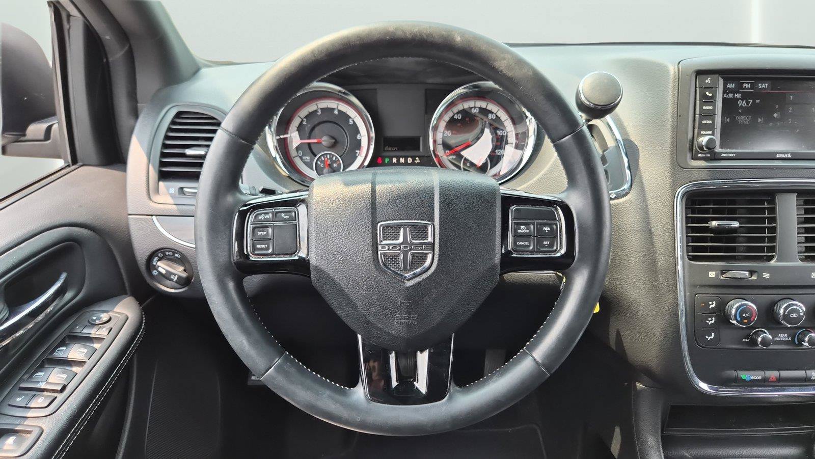 Used 2019 Dodge Grand Caravan SXT w/ Blacktop Package FWD image 12