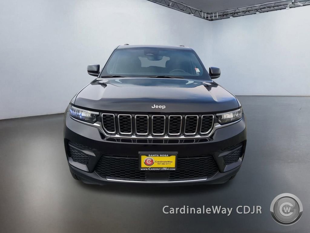 Used 2024 Jeep Grand Cherokee Laredo X image 2