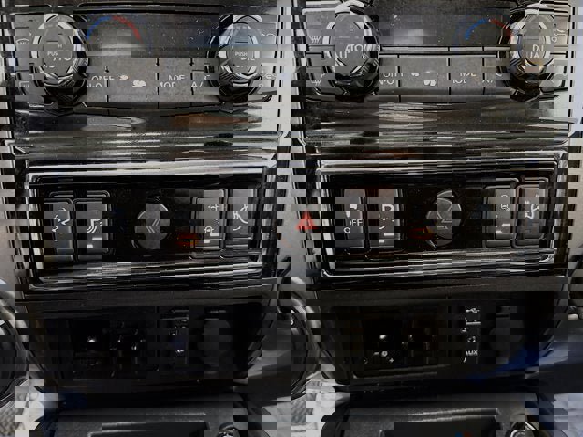 Used 2017 Nissan Titan Platinum Reserve image 18