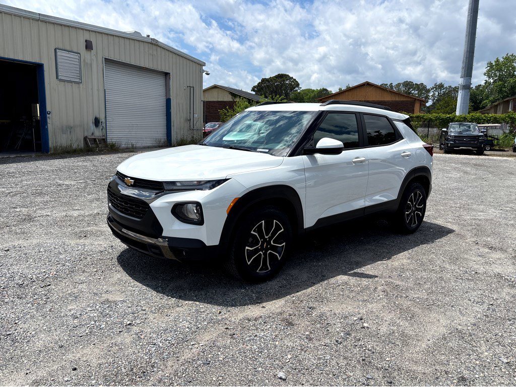 Used 2023 Chevrolet TrailBlazer ACTIV w/ Convenience Package FWD image 3