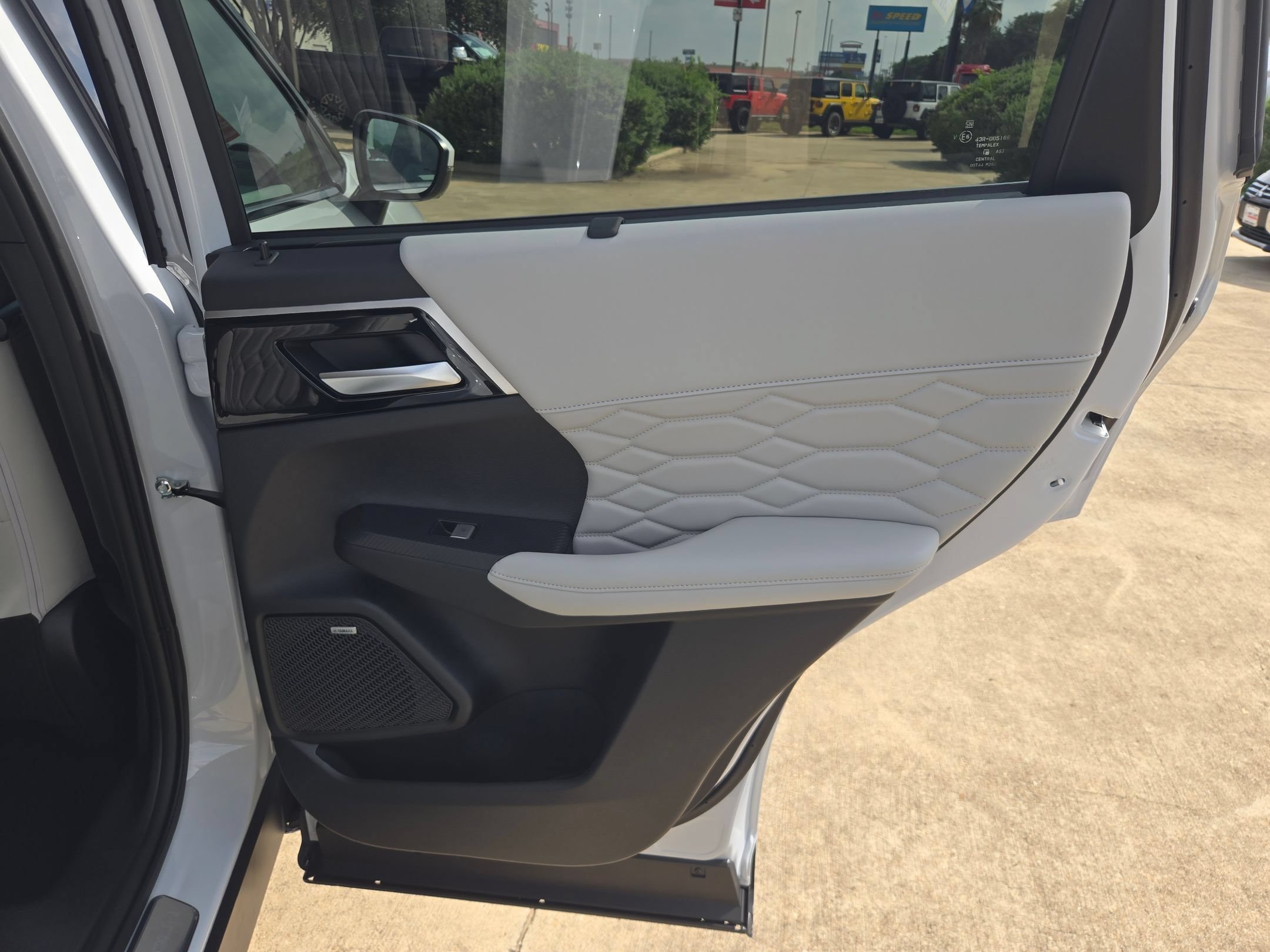 New 2026 Mitsubishi Outlander SEL FWD image 23