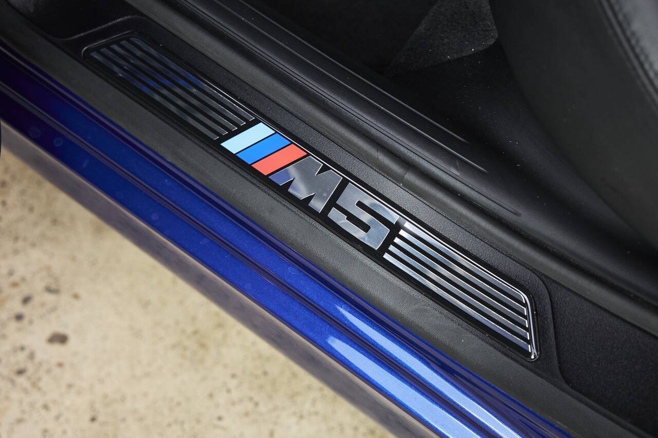Used 2002 BMW M5 RWD image 82