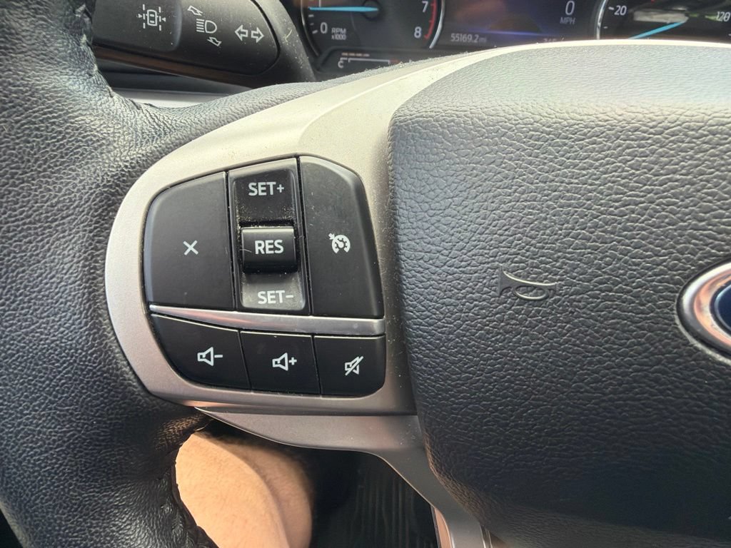 Used 2022 Ford Explorer XLT w/ Equipment Group 202A AWD/4WD image 11
