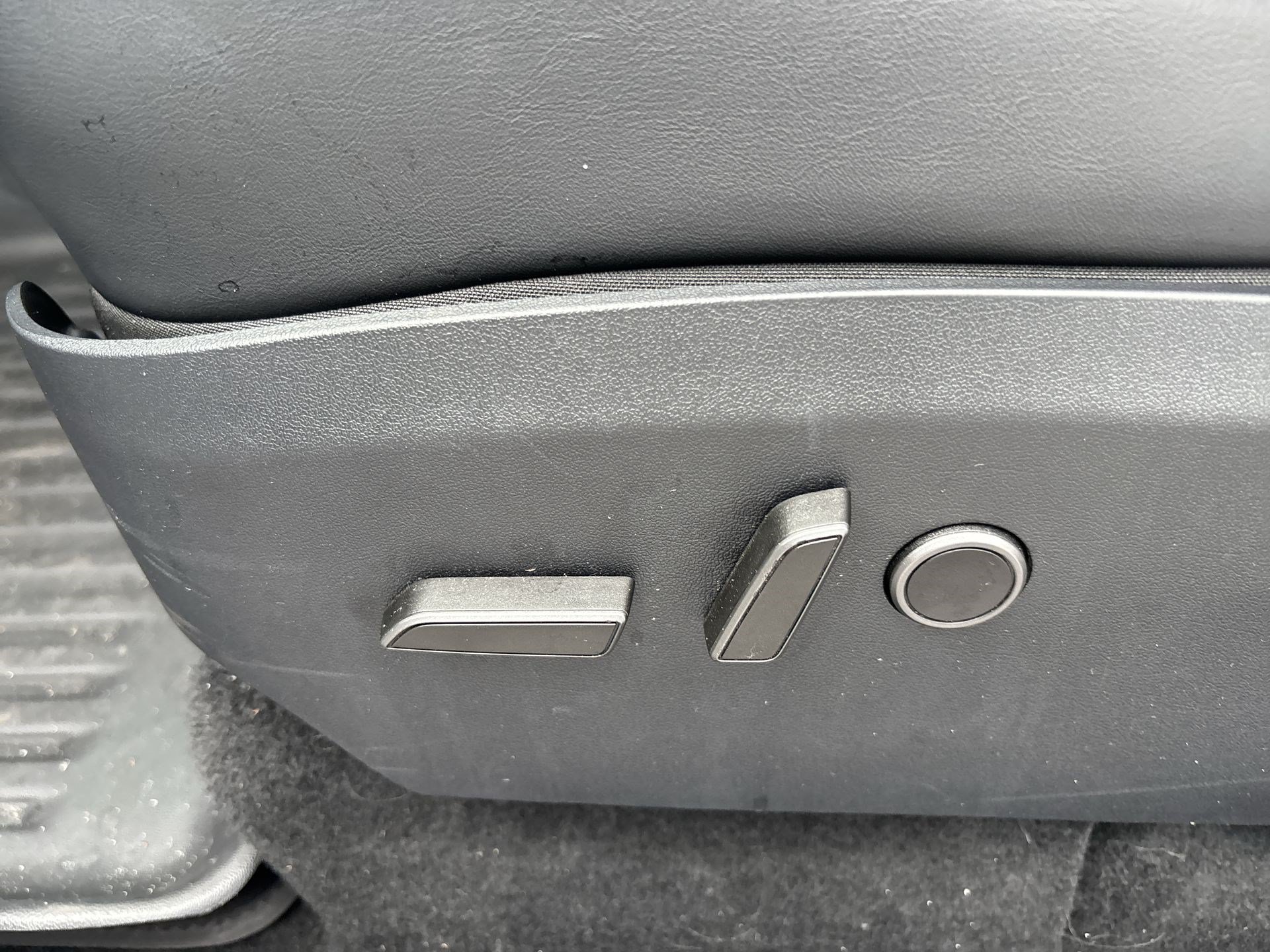 Used 2024 Tesla Model Y Long Range RWD image 14