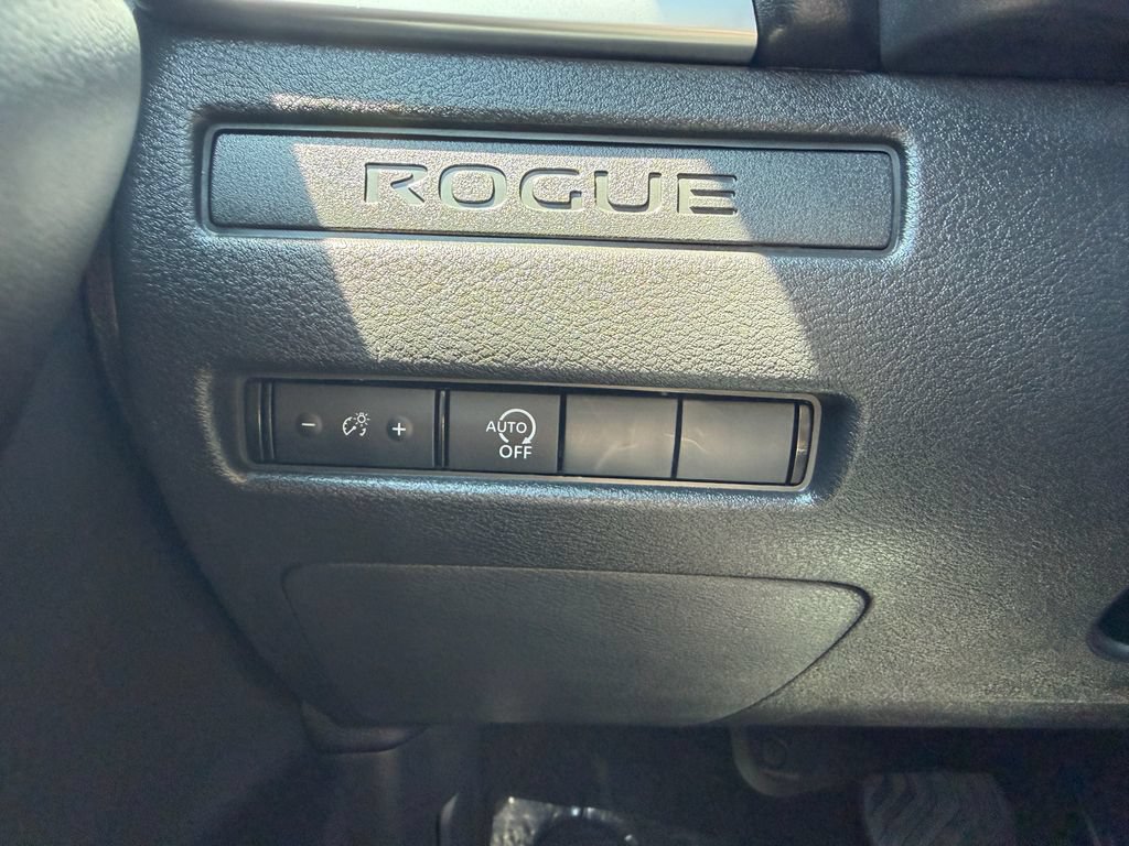 Used 2024 Nissan Rogue S FWD image 17