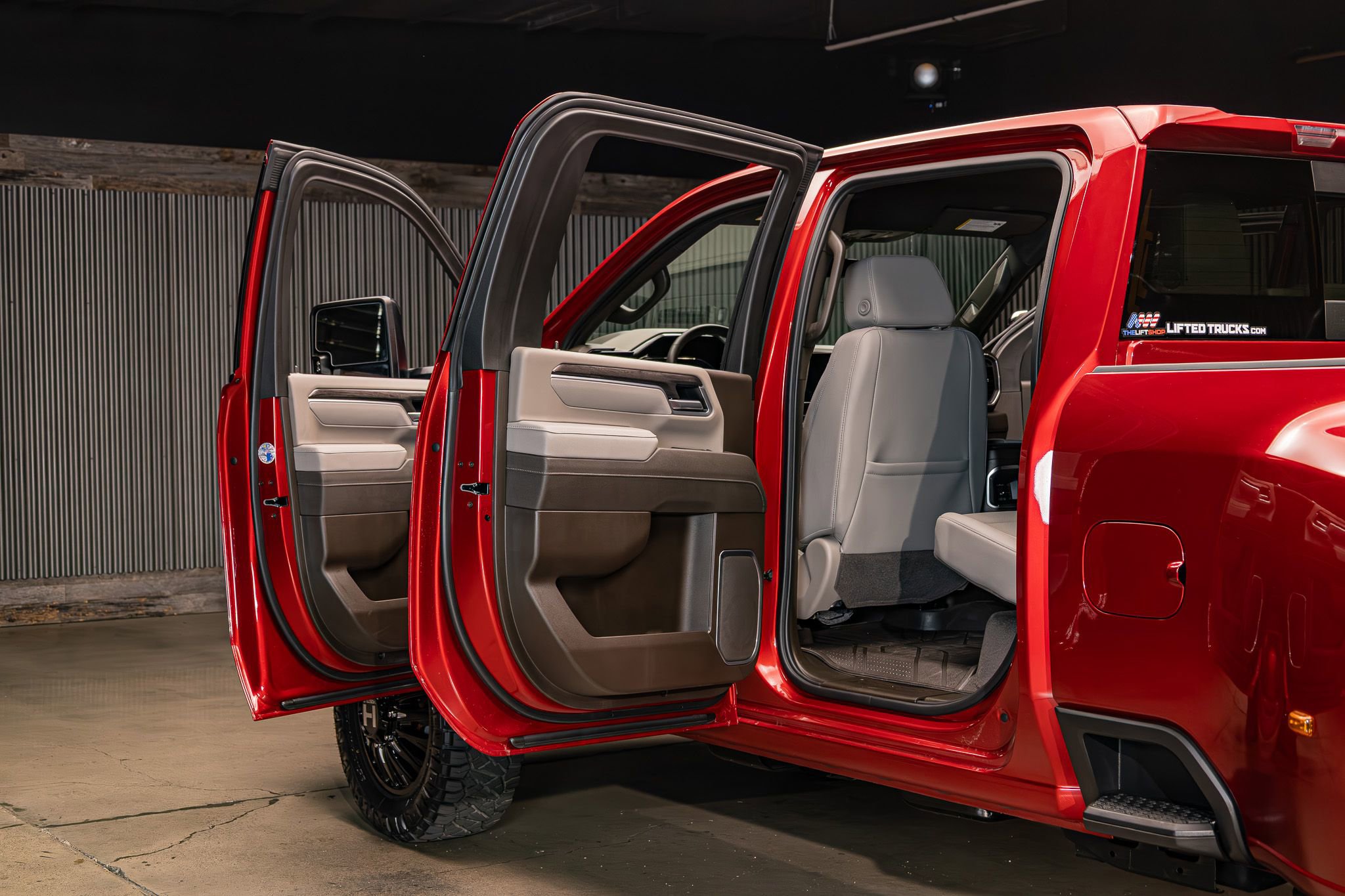 Used 2026 Chevrolet Silverado 3500 LTZ w/ LTZ Convenience Package image 30