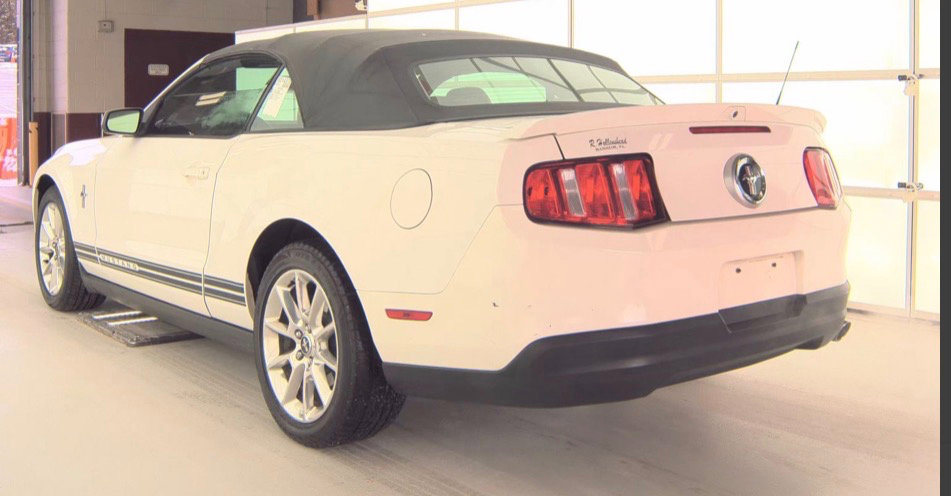 Used 2010 Ford Mustang Premium image 3