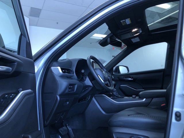 Certified 2025 Toyota Highlander XSE image 10