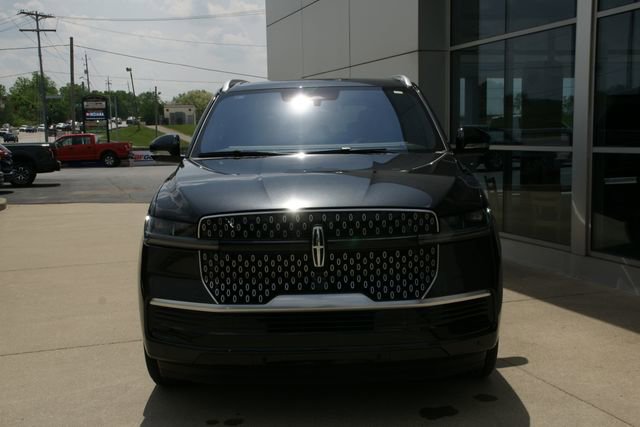 Used 2025 Lincoln Navigator Reserve AWD/4WD image 6