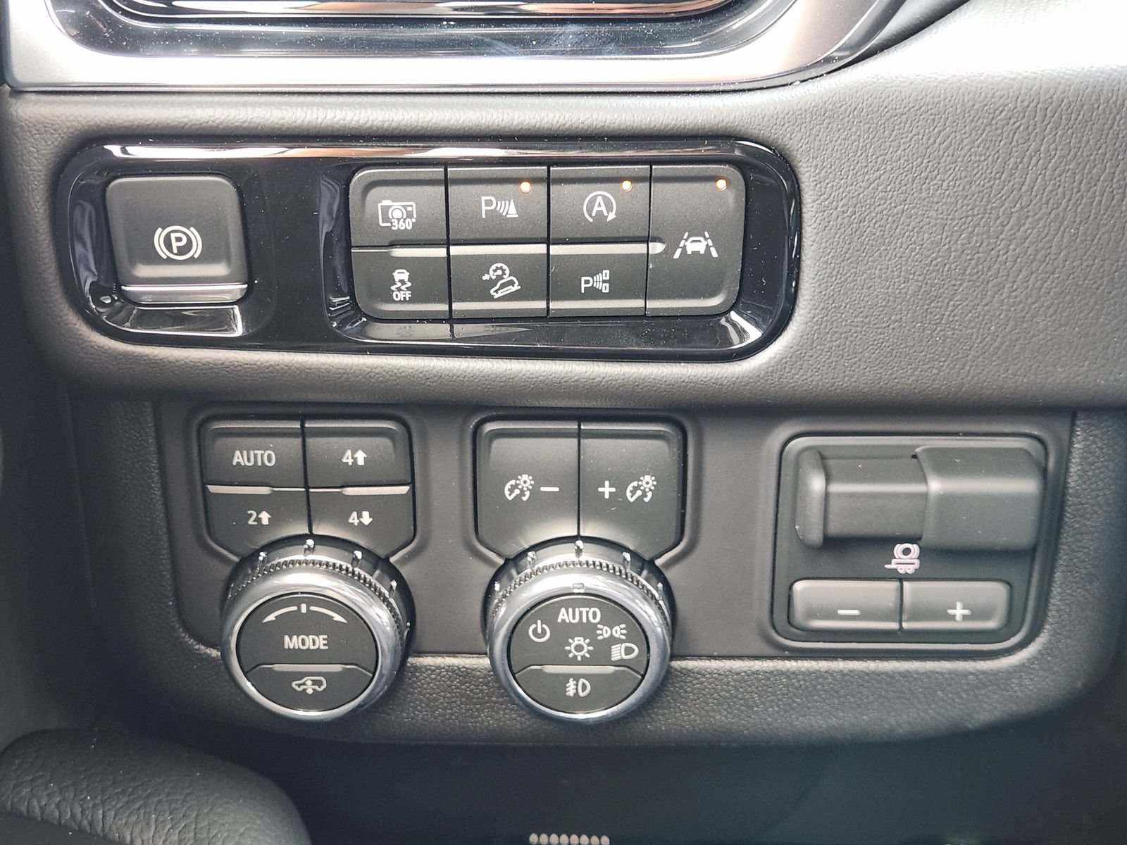 New 2026 GMC Yukon Denali w/ Denali Reserve Package AWD/4WD image 26