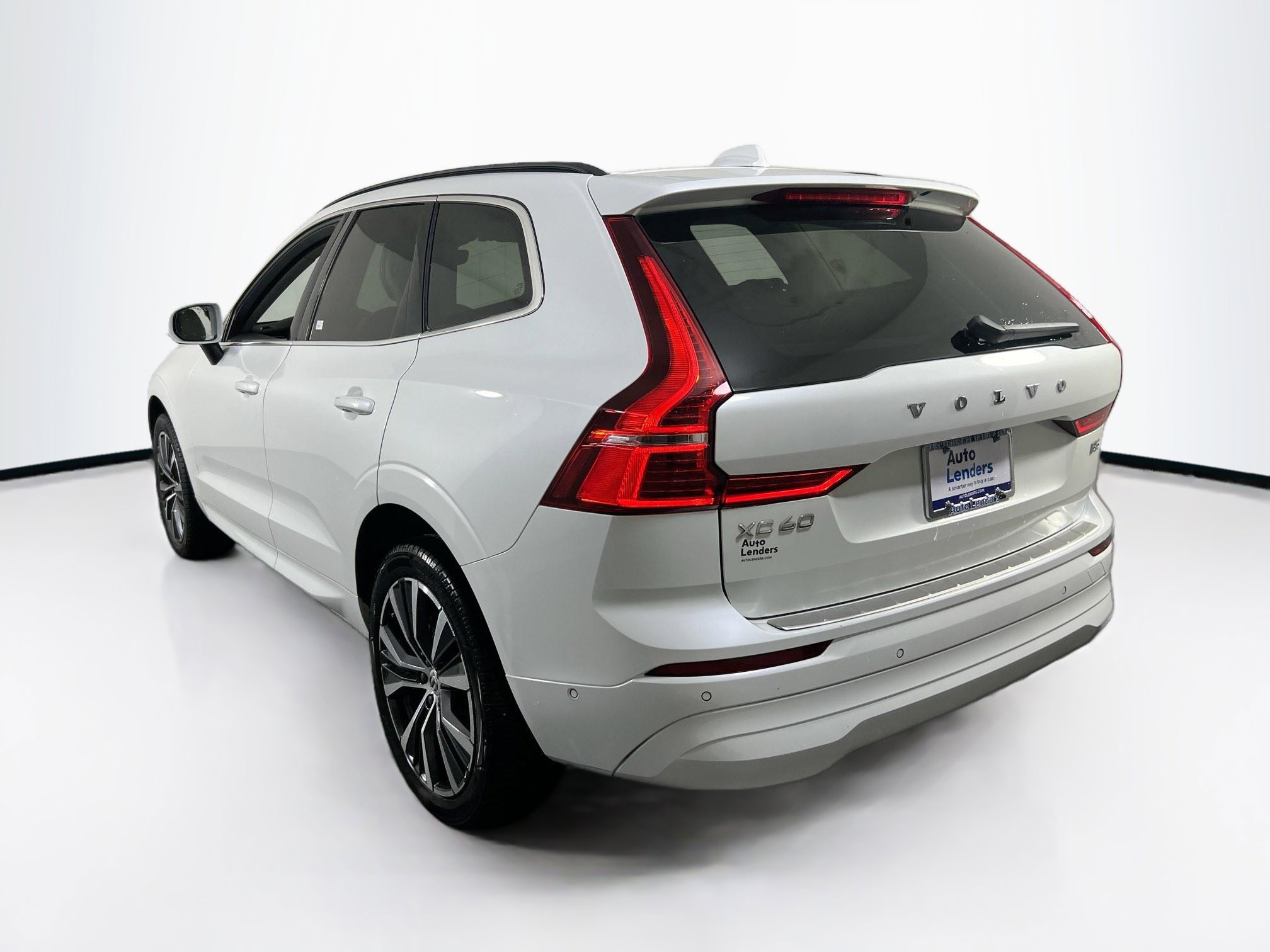Used 2022 Volvo XC60 B5 Momentum w/ Advanced Package image 7