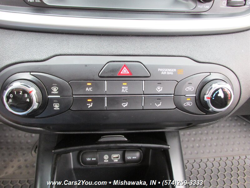 Used 2020 Kia Sorento AWD V6 image 32