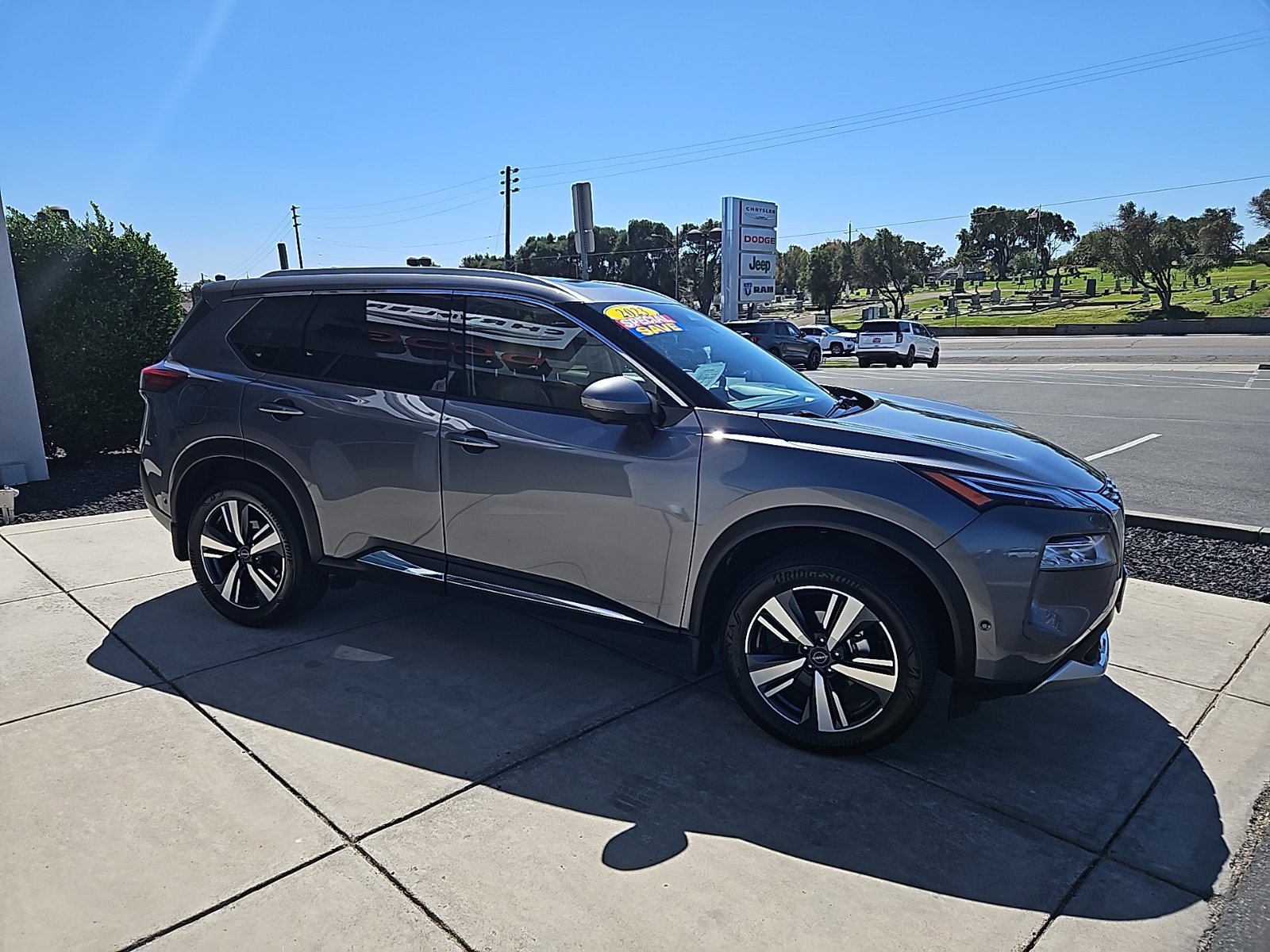Used 2023 Nissan Rogue Platinum w/ Platinum Premium Package FWD image 6