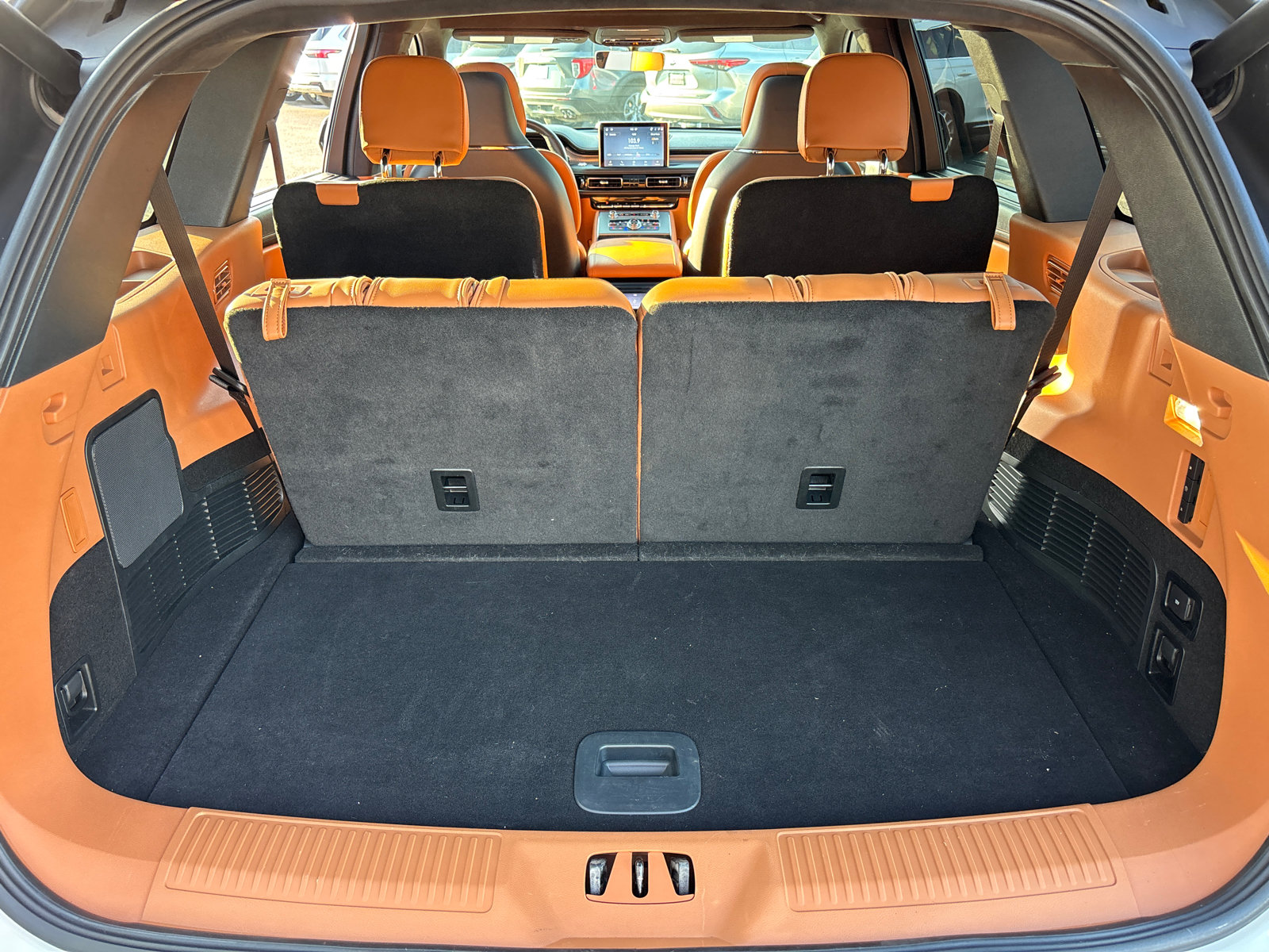 Certified 2024 Lincoln Aviator Black Label w/ Jet Package AWD/4WD image 9