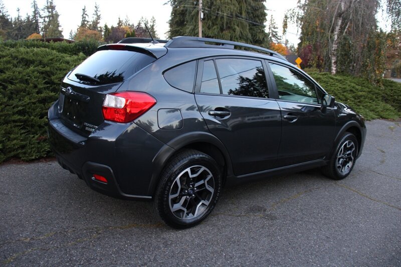 Used 2017 Subaru Crosstrek 2.0i Premium AWD/4WD image 3