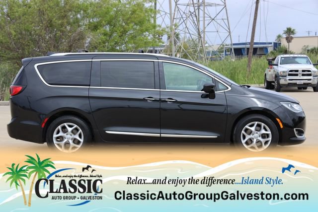 Used 2019 Chrysler Pacifica Touring-L Plus FWD image 4