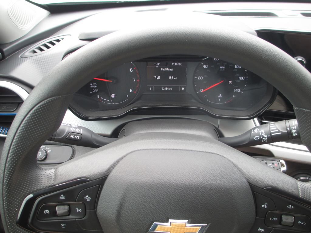 Used 2025 Chevrolet Trax LS w/ LS Convenience Package FWD image 26