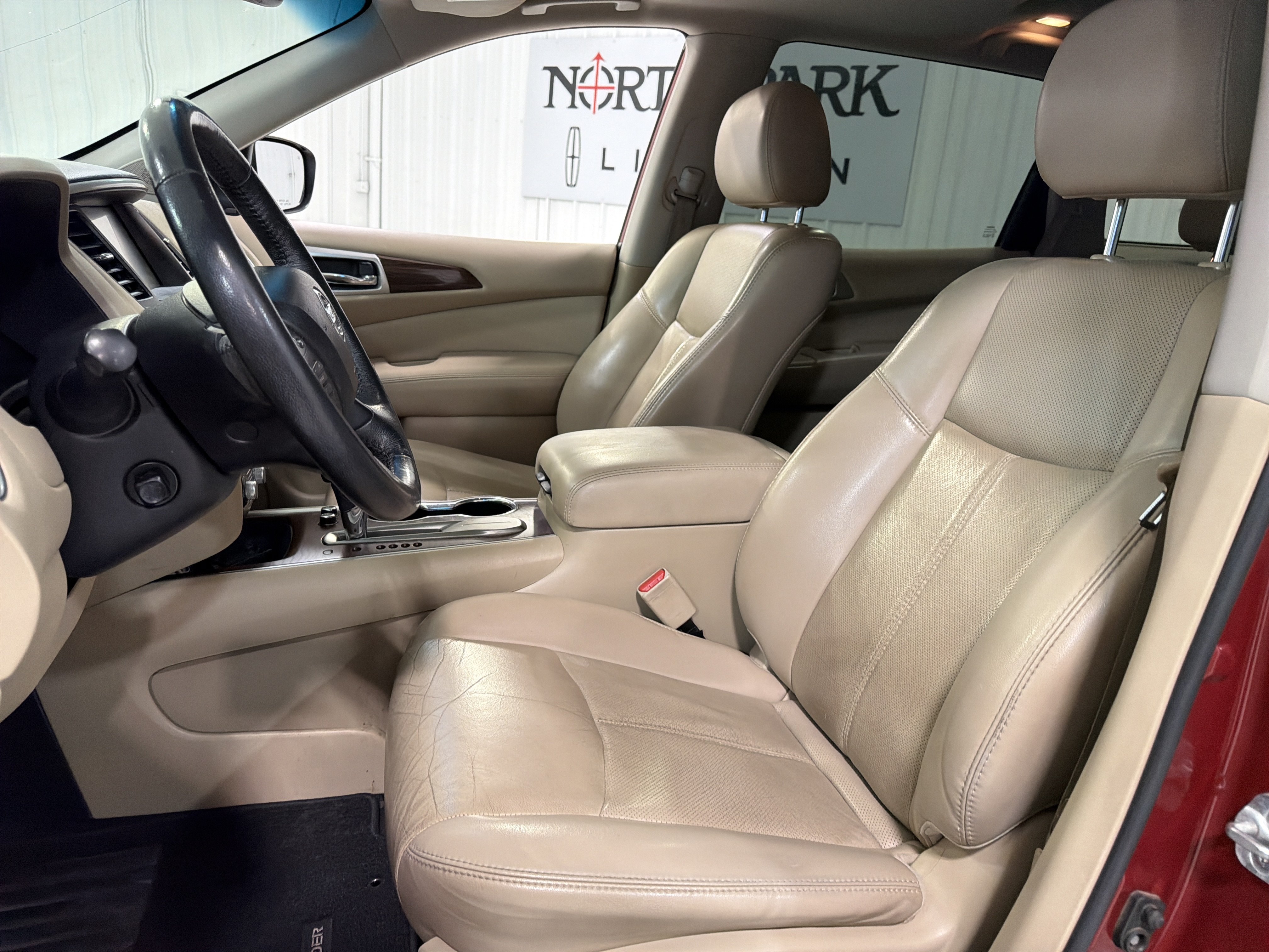 Used 2018 Nissan Pathfinder Platinum FWD image 9
