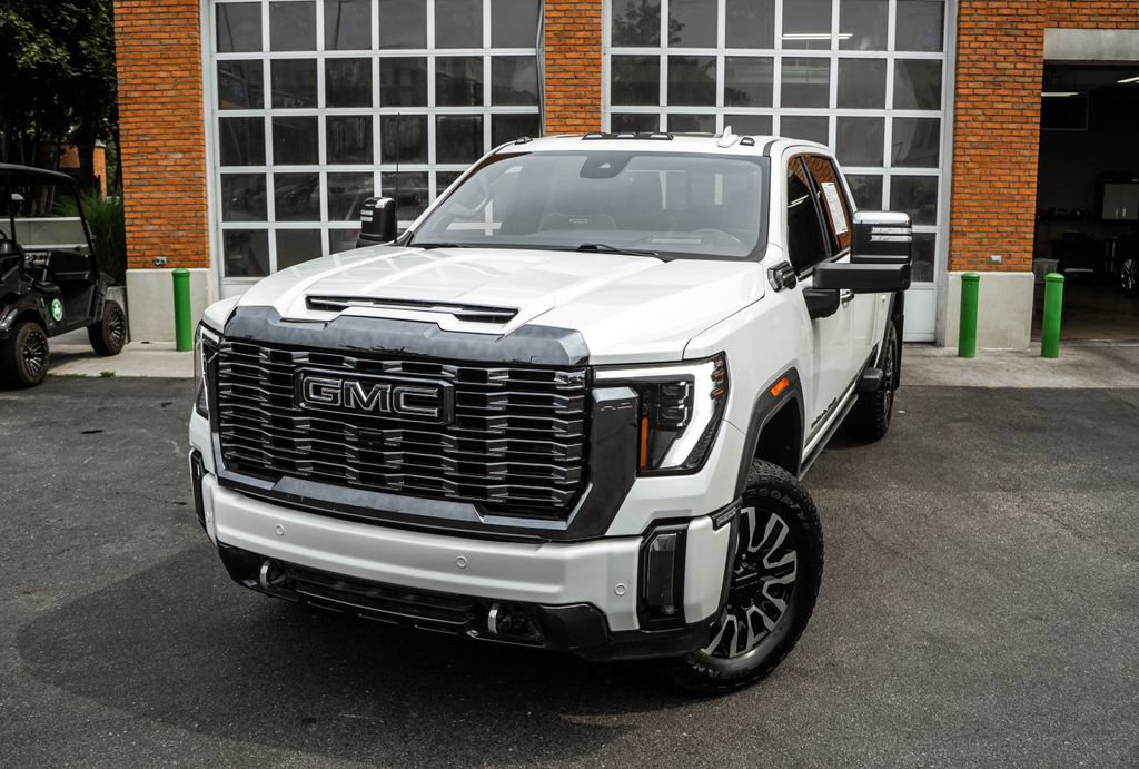 Used 2024 GMC Sierra 2500 Denali Ultimate AWD/4WD image 2